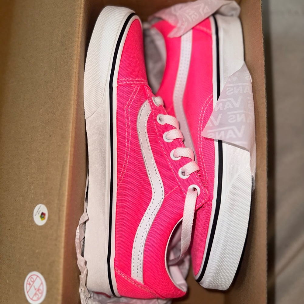 Hot pink old skool vans